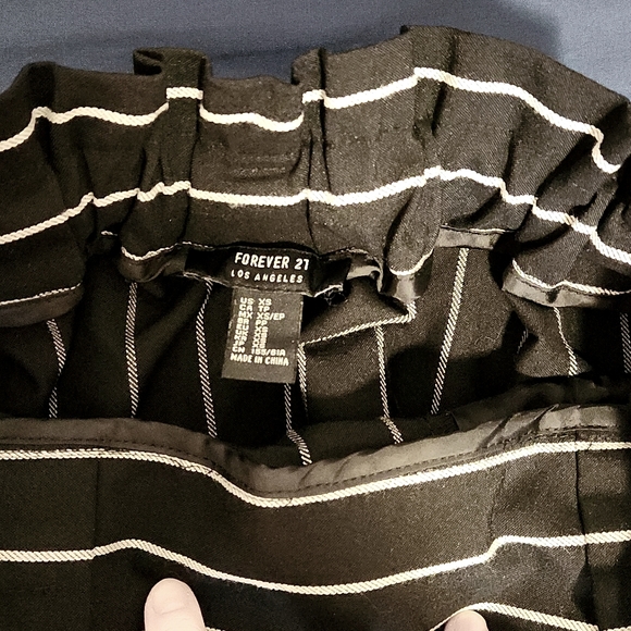 FOREVER 21 Striped Dress Shorts Black/White Size XS - Picture 2 of 3
